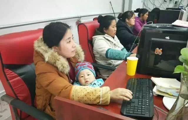 农妇做自媒体收入破万 平均工资比上海还高